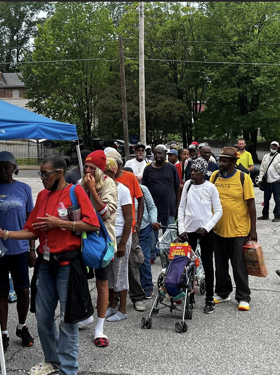 Golden_Wildcats's tweet image. Such a humbling experience! Definitely appreciative of our student-athletes for taking the time to give back! It’s bigger than football @RhyanBrown9 @11Hcarver @2024Iamjoe continue to lead by example! #FearTheMound🍊🍊🍊