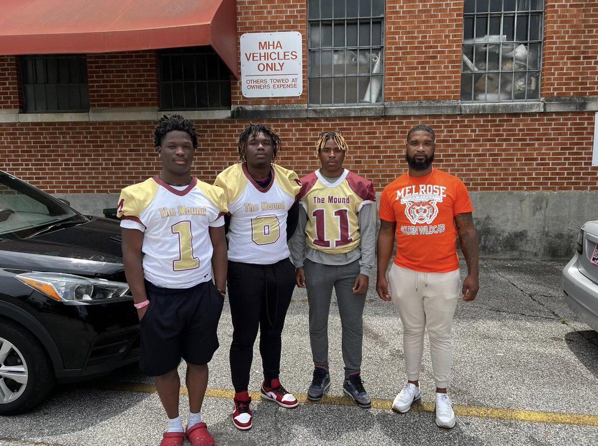 Golden_Wildcats's tweet image. Such a humbling experience! Definitely appreciative of our student-athletes for taking the time to give back! It’s bigger than football @RhyanBrown9 @11Hcarver @2024Iamjoe continue to lead by example! #FearTheMound🍊🍊🍊