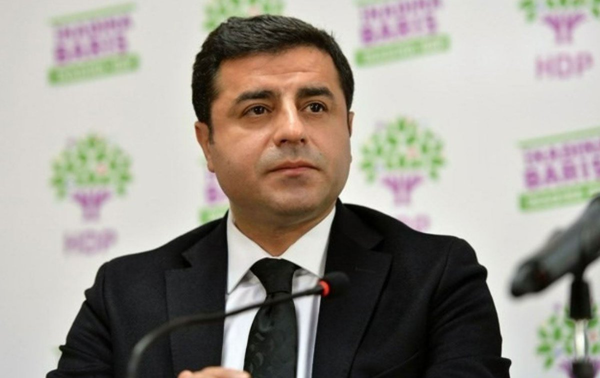 TurkeySpiker's tweet photo. #SONDAKİKA  Selahattin Demirtaş, siyaseti bıraktığını açıkladı.
#spikerturkey https://t.co/xzQpbeumeS