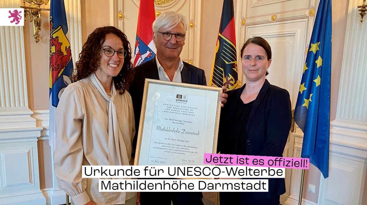 HMWK_Hessen's tweet photo. Jetzt ist die #Mathildenhöhe in #Darmstadt ganz offiziell #UNESCOWelterbe. 🤩Am Mittwoch übergab Friederike Hansell als Vertreterin des Auswärtigen Amts die Welterbe-Urkunde an Darmstadts Oberbürgermeister Jochen Partsch. Kunst- und Kulturministerin @angela_dorn gratulierte. https://t.co/z1sSJfPgNz