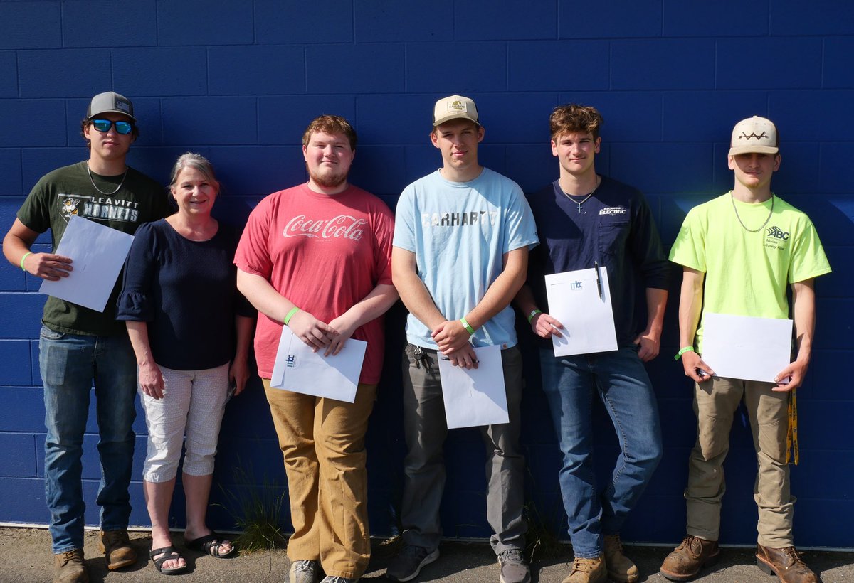 Please help us congratulate the recipients of the Maine Blue Collar Scholarship Foundation Awards:

🔌 From Electricity II 🔌
Branden Ritchie
Austin Poulin 
Logan Levesque 
Jacob Abbott
Dayton Calder (Not pictured)

🚽 From Plumbing II 🚽
Jacob Mellen