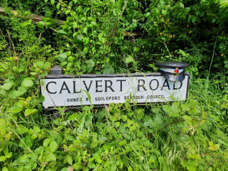 PCSO Young was on patrol around Effingham yesterday, hopefully he stood out in our #pride marked car!

#OutAndAbout #Visible # ASB