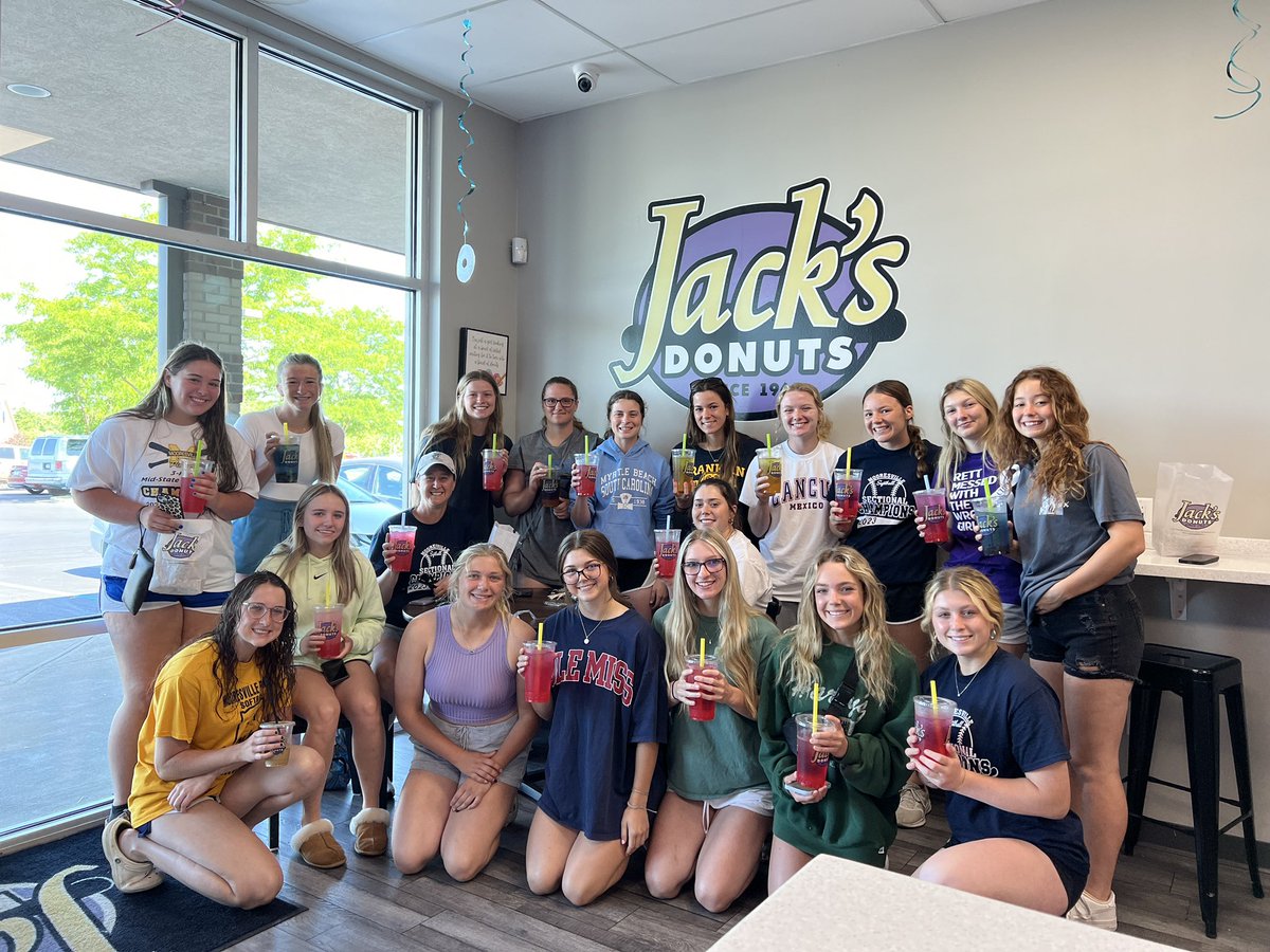 Shout out to Jack’s donuts in Camby! The girls and I appreciate the free boba’s and all your support! Semistate here we come! @MHSBeMOORE
