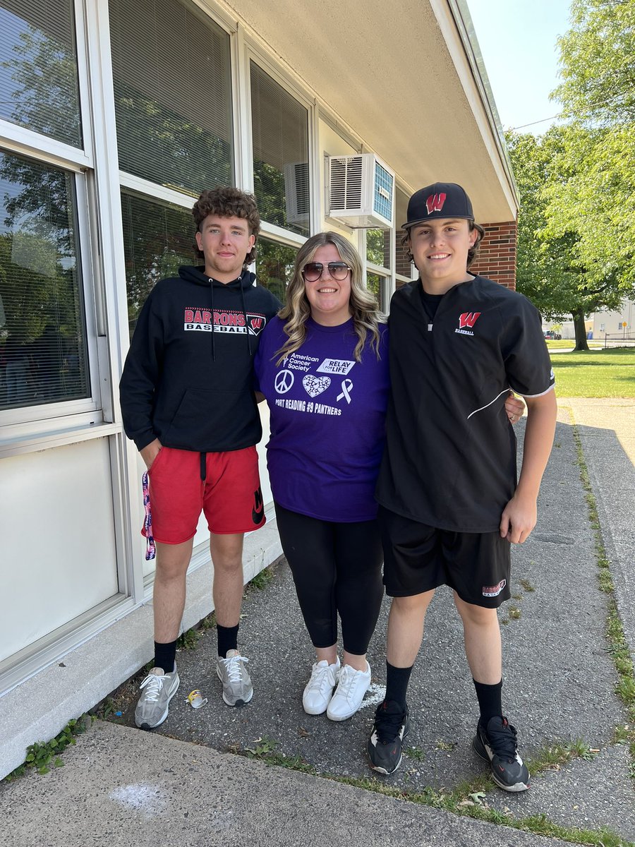 Miss_S_Thomas's tweet photo. Love seeing my old students! #9pantherpride @BarronsSports https://t.co/jc2cAOkInz