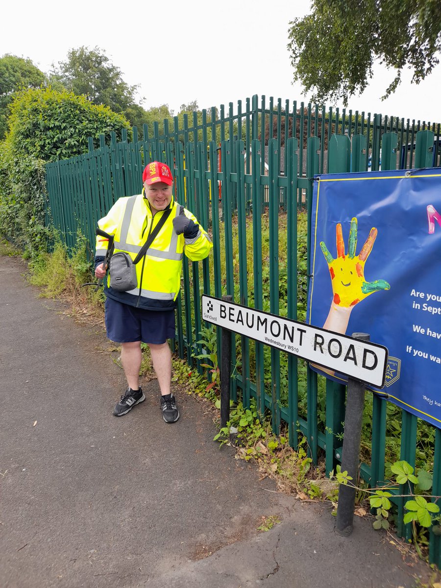 We've had a lovely message from our #dantheman. 'I've been busy earlier with Adopt a Street Wednesbury litter pick, and my local MP #ShaunBailey MP joined me,' The duo #litterpicked their way around #Wednesbury #adoptastreet #volunteeringisfun @SercoESUK @sandwellcouncil