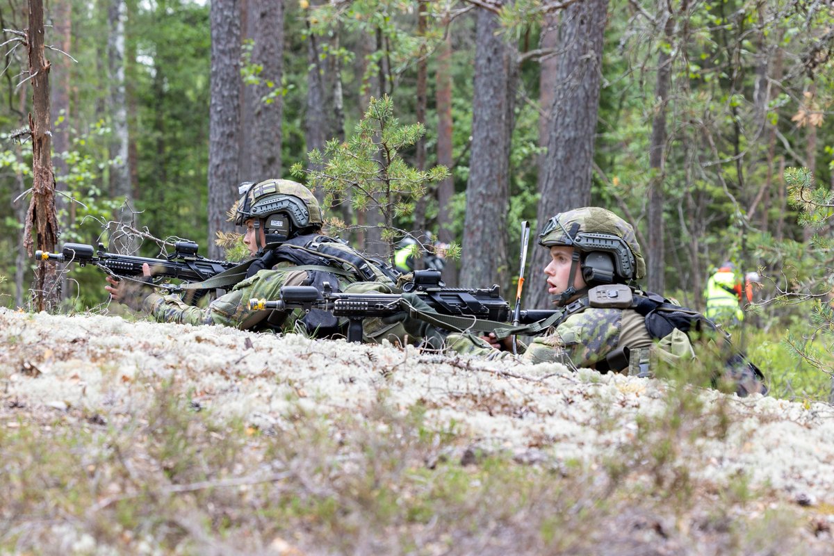 Kaupunkijääkärikomppania on taistellut menestyksekkäästi #Sapeli23 harjoituksessa ja aiheuttanut vastustajalle tappioita eilen Santahaminassa ja tänään Porvoon Kilpilahdessa.

Kesäkuussa kotiutuvien varusmiesten loppusotaharjoitus on mitannut joukon osaamista.

#kaartjr #uudjp