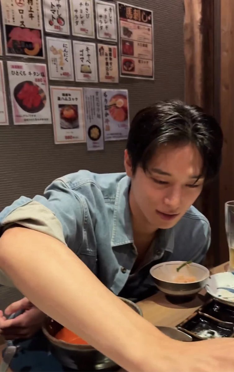 jjuyolover's tweet image. 하..........