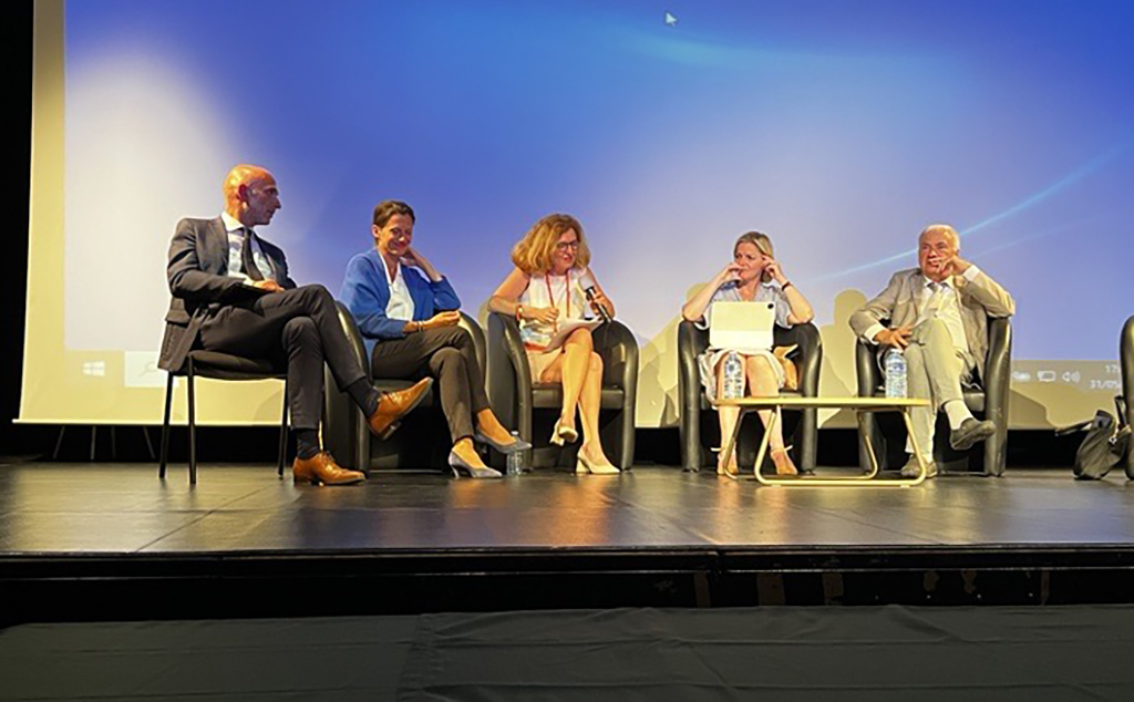 6⃣ Temps d'inspiration - Notre école, transformons-la ensemble : « Réinventer les manières d’apprendre, d’enseigner, de faire de la recherche, de former, d’innover, c'est ce que nous avons initié lors de cette porte ouverte. » La rectrice <a href="/CharlineAvenel/">Charline Avenel</a> clôture cette journée.