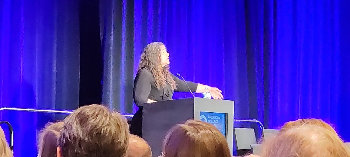 Helping others and making new social connections critical to happiness <a href="/lauriesantos/">Laurie Santos</a> #ACHA