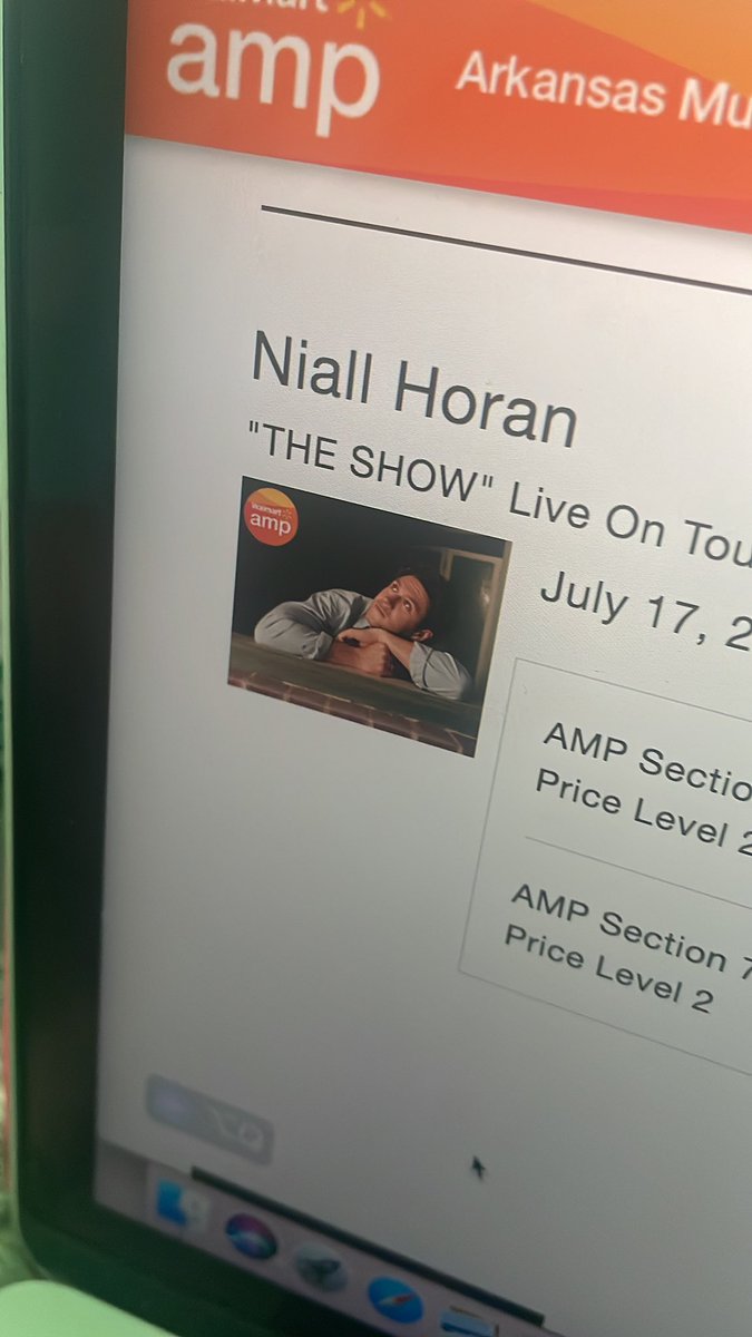 mariahdawn98's tweet photo. We waited for years to see Niall and we are finally seeing him 😭 @BreannaRaceene @NiallOfficial https://t.co/tFUify4I9G