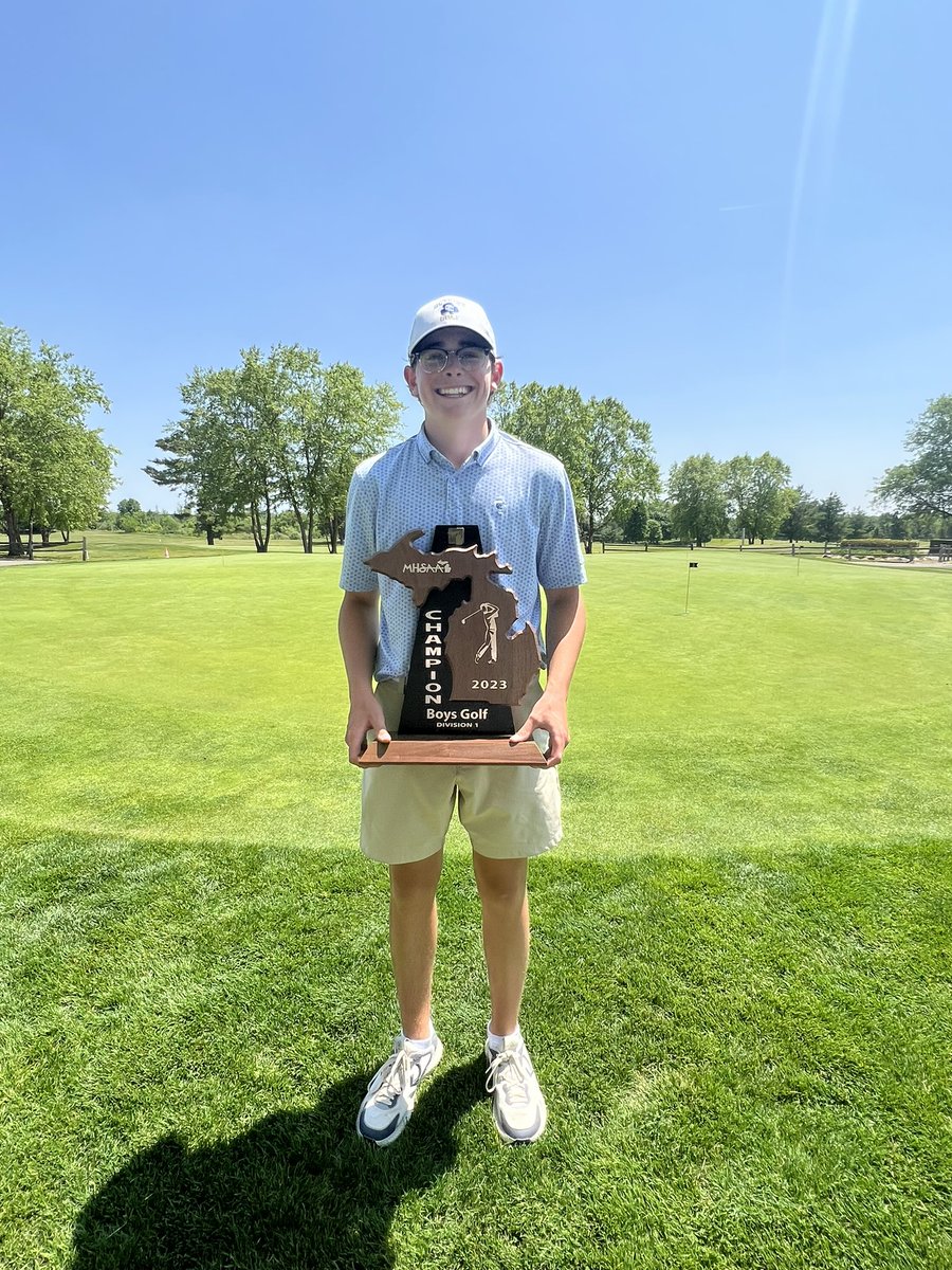Congrats to our Medalist Julian Mesner with a score of 66 at 6  under at the MHSAA D1 Regionals. #backtoback #wearecc