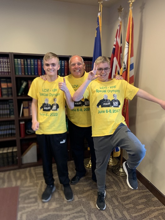 KingstonPolice's tweet photo. Acting Chief Scott Fraser received a surprise visit today from brothers Max and Cam who presented him with a #SpecialOlympics t-shirt thanking Kingston Police for their support of the upcoming events being held next week here in the city. https://t.co/ZCzXRD8aS2