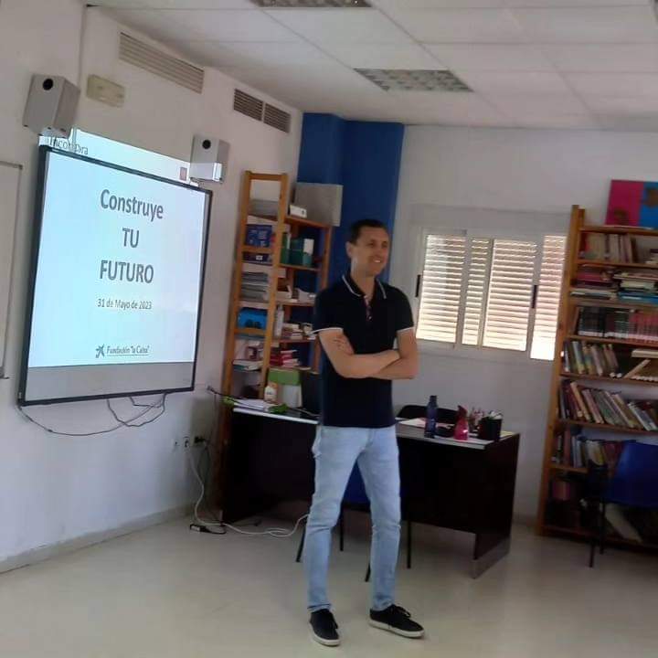 fvaldocco's tweet photo. ¿Sabías todos los servicios que se ofrecen desde nuestro Punto Autoempleo #IncorporaFunlacaixa?
✅ Asesoramiento en la definición de tu proyecto.
✅ Ayuda en la búsqueda de financiación.
✅ Seguimiento personalizado.
✅Charla motivacionales al emprendimiento. https://t.co/C2XfJFoi8y