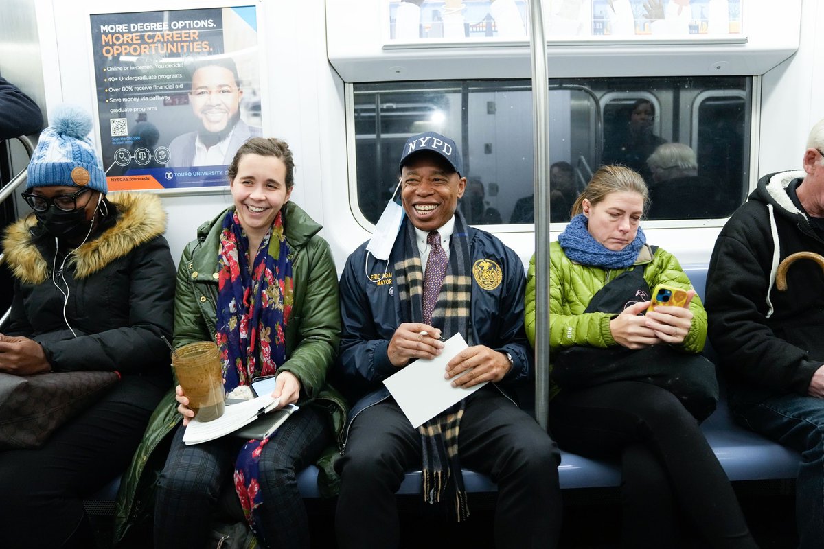 r_atcheson's tweet photo. ✨Career update✨ Today wraps up my daily/weekly train rides with @NYCMayor. Heading to @nycfood (still with @NYCMayorsOffice) to focus on my passion! https://t.co/XNdv9Navi6