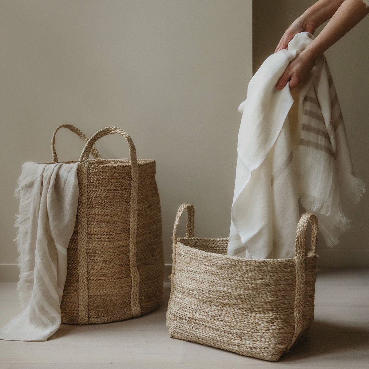 Get ready for summer with our large hamam towels, woven in Europe with pure linen. This linen towel is light in weight and dries quickly. Beautiful in your bathroom and ideal as a beach towel.