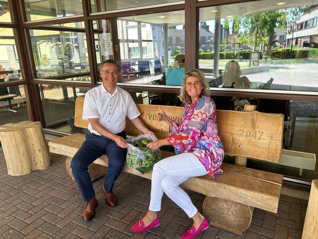 Vanmiddag samen met Wilfrank van Logten op pad om kermismunten uit te delen aan de Quiet en de Clossenborch, voor Hilvarenbeek kermis. 
Zo kunnen inwoners met een smalle beurs en onze ouderen gebruik maken van verschillende attracties. De kermis is een volksfeest voor iedereen!