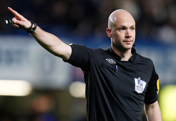Non è una stand-up comedy, è sempre lui, Anthony Taylor. 
#7direcupero #SivigliaRoma #Roma #EuropaLeague