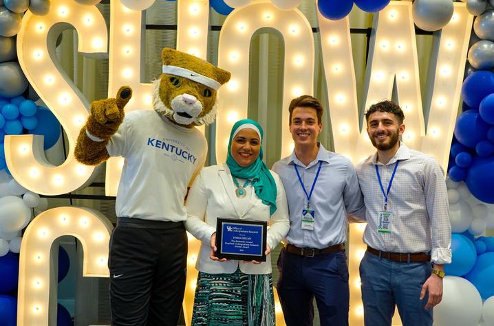 UKAgriculture's tweet photo. 🌟🎓 We are thrilled to announce that two of our esteemed professors have been honored with the Excellent Undergraduate Research Mentor Awards! 🎉🏆
https://t.co/xuZhVafRmB https://t.co/MmoAF3DNwN