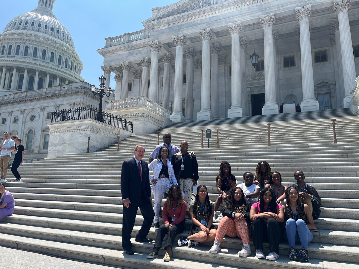 The Brown Like Me group from Boise is in D.C. this week as part of the @CloseUp_DC Week in Washington which seeks to educate, inspire and empower students to become active citizens in our democracy. It was a great visit with this group of future Idaho leaders. #CloseUpDC
