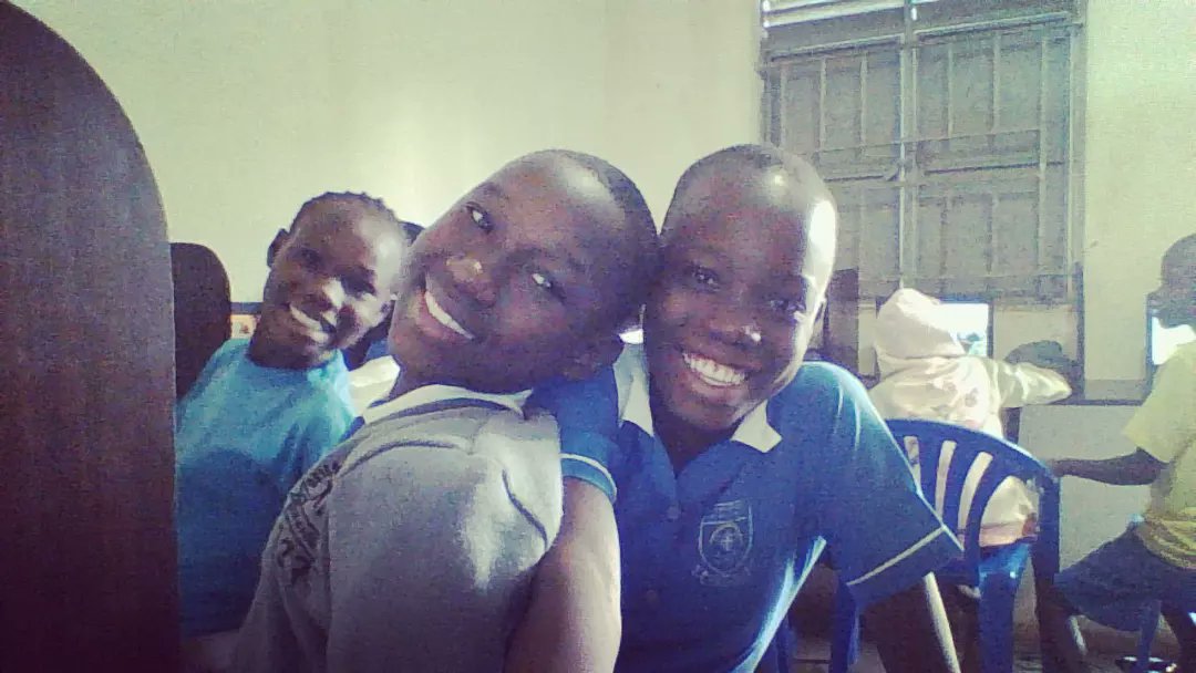 educhildug's tweet photo. What is a basic Computer Skills class for primary pupils without selfies on the computers?

Well, apparently this is how to smash boredom in a class.

#STEMEDUCATION
#raisinganempoweredgeneration https://t.co/tB7pKQM2Vq
