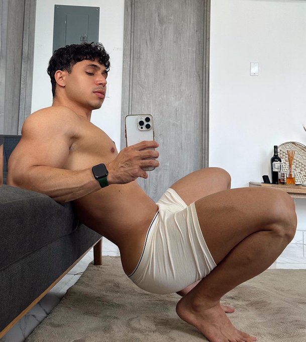 Can I sit on your legs? https://t.co/T5aCKK5VoG