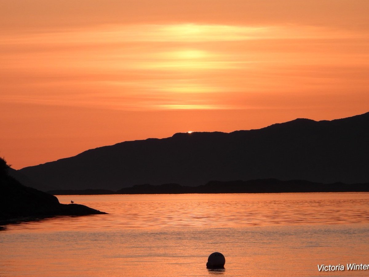 #SlowTravel in a nutshell.  Take the time to watch incredible scenes unfurl. No plans, just sitting in silence, absorbed in nature. #sunsetshimmer #sunsetphotography #heartofargyll #jura #Argyll #physics #light #sunset