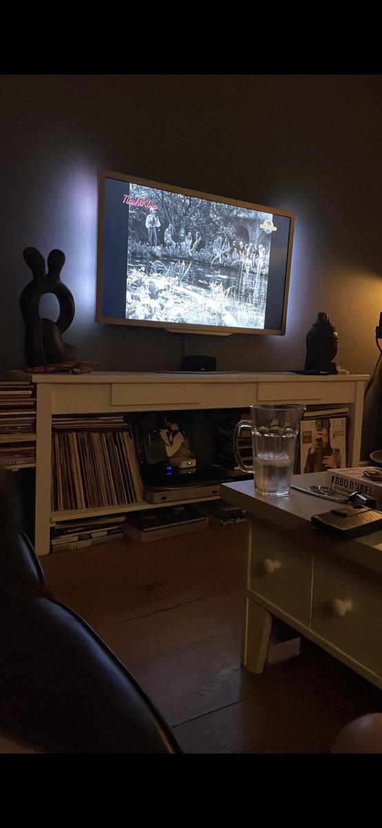 joskeijsper's tweet photo. Voor en na! Heel blij met onze nieuwe meubel en audio! Eindelijk weer vinyl draaien! #sonos #victrolastream #pickup #meubel #opmaat #handgemaakt https://t.co/n9eJU0XCS2