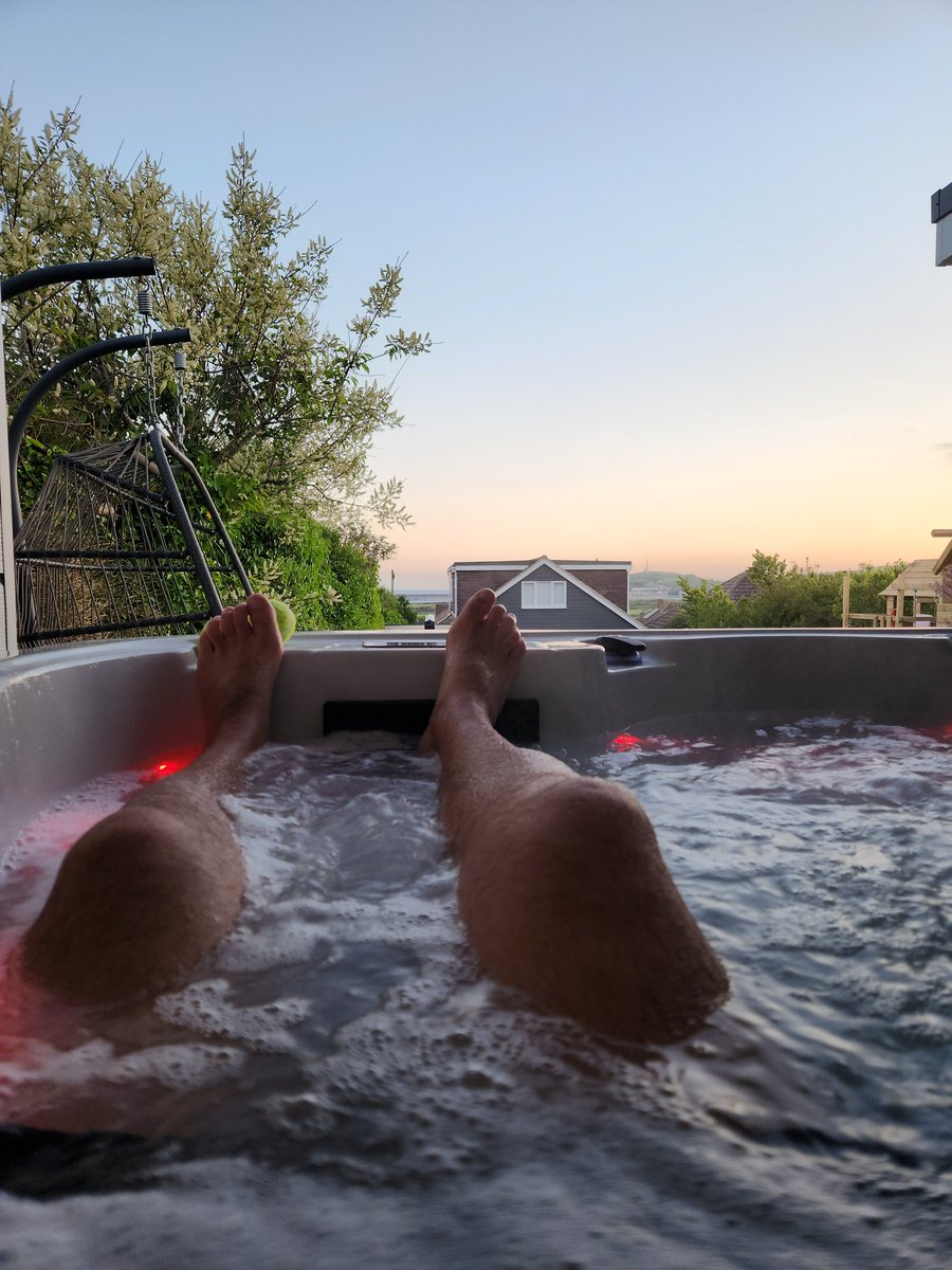 The only way to finish a busy day out with the kids. Aaaaaaand relax 😴