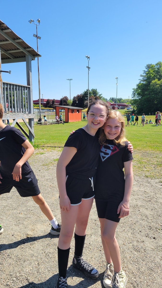 CHCSprincipal's tweet photo. Fourth grade field day fun! https://t.co/VOkbQJ06S0