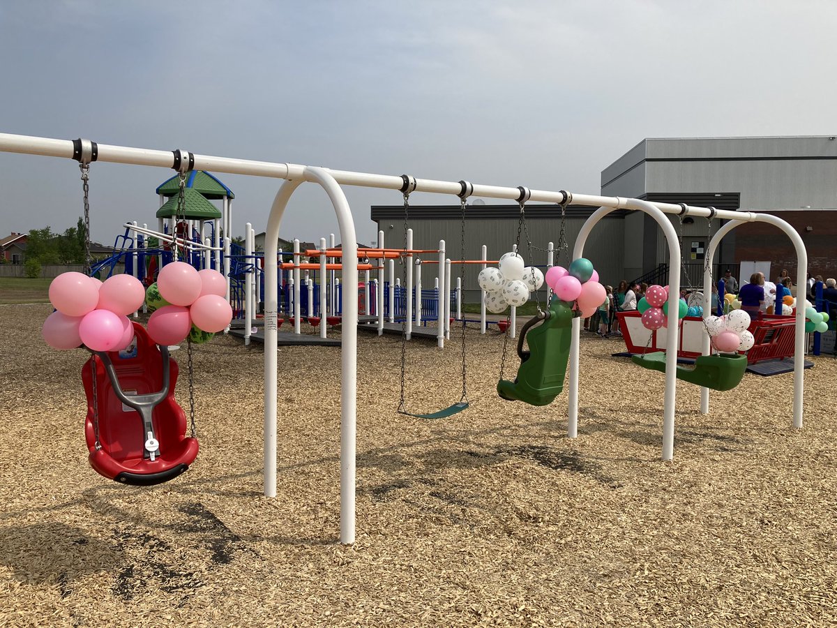 JenQuigley_'s tweet image. @ChristinaGFMPSD is having their grand opening of their incredible Inclusive Playground. Way to go team … you truly are #DoingWhatsBestForKids @FMPSD @annaleeskinner @InclusionAB @cynthia_shelley @RhondaBlanchet2