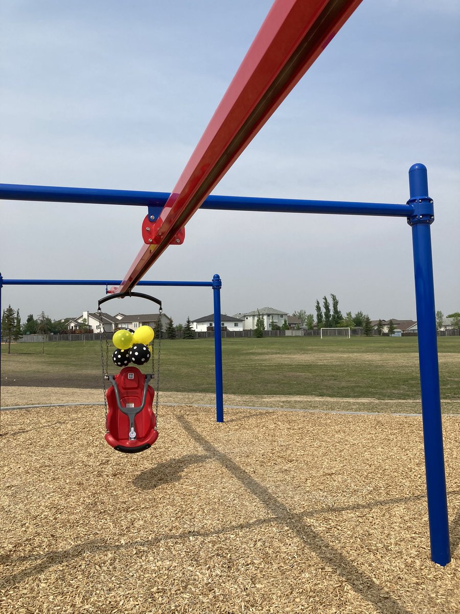 JenQuigley_'s tweet image. @ChristinaGFMPSD is having their grand opening of their incredible Inclusive Playground. Way to go team … you truly are #DoingWhatsBestForKids @FMPSD @annaleeskinner @InclusionAB @cynthia_shelley @RhondaBlanchet2