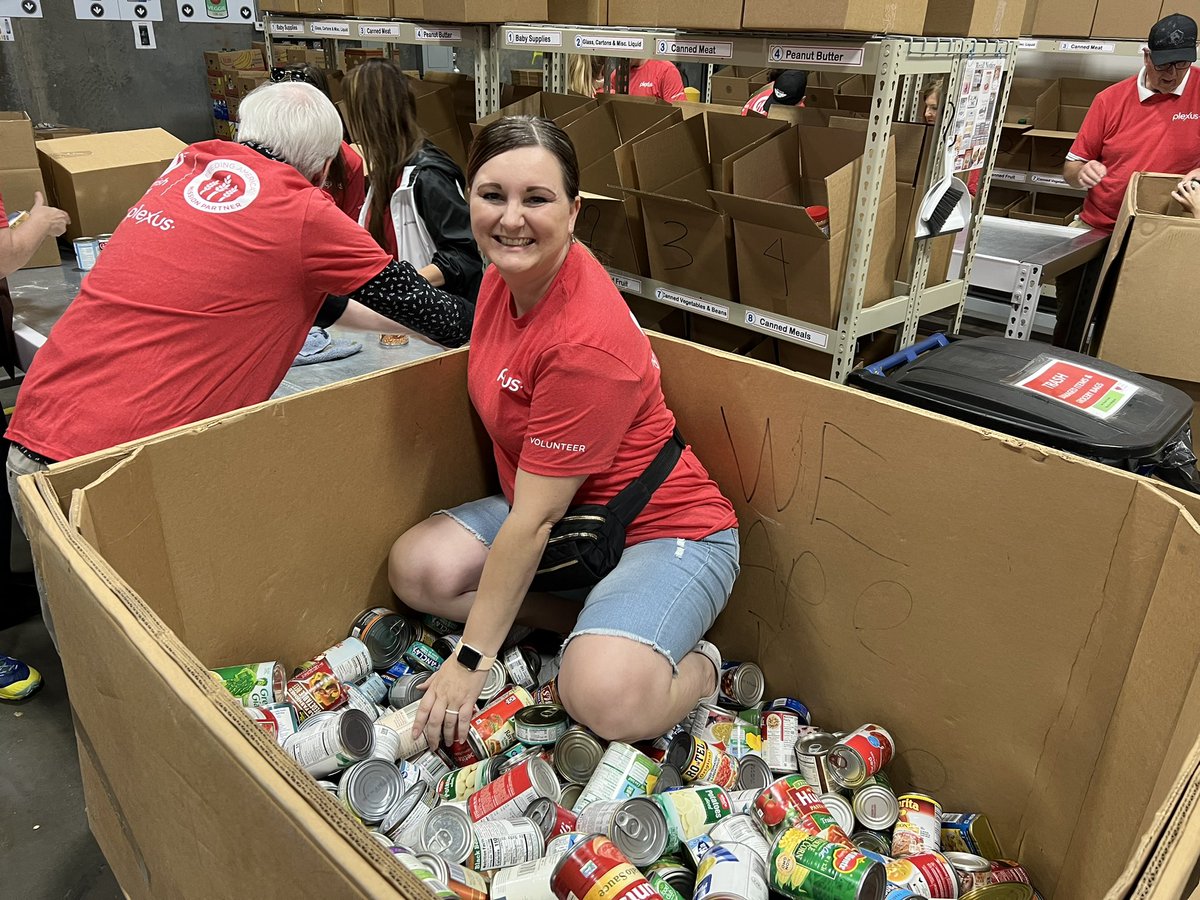 UtahAG's tweet photo. Today, AG Reyes and the AGO executive team were at the @UtahFoodBank, pitching in with @PlexusWorldwide to deliver donated food to people in our community. Thank you! https://t.co/8aYUzcFbzh