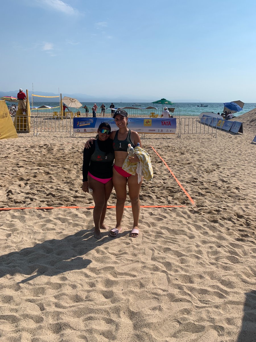 UNIVAVallarta's tweet photo. Felicitamos a los alumnos Alan Gómez e Ian Dávalos  de 2do semestre de Bachillerato; y Carmen Macías Vaca de la Licenciatura en Mercadotecnia.
Quienes participaron satisfactoriamente en el Campamento Juvenil Nacional Puerto Vallarta 2023. 
#CampeonatoVoleibolPuertoVallarta https://t.co/v8zuSgsA8L