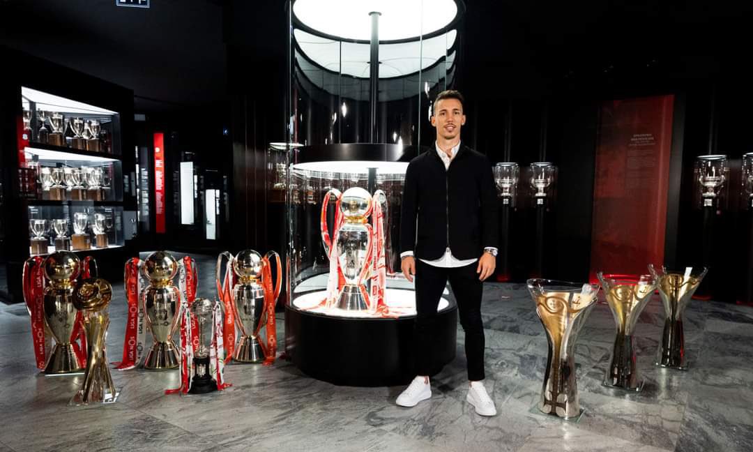 3️⃣0️⃣3️⃣jogos.
9️⃣ 🏆
2️⃣7️⃣ ⚽️
5️⃣9️⃣ 🅰️ 
Sinto-me muito orgulhoso. Vou ser mais um Benfiquista para toda a vida. Obrigado, porque me permitiram viver algo incrível