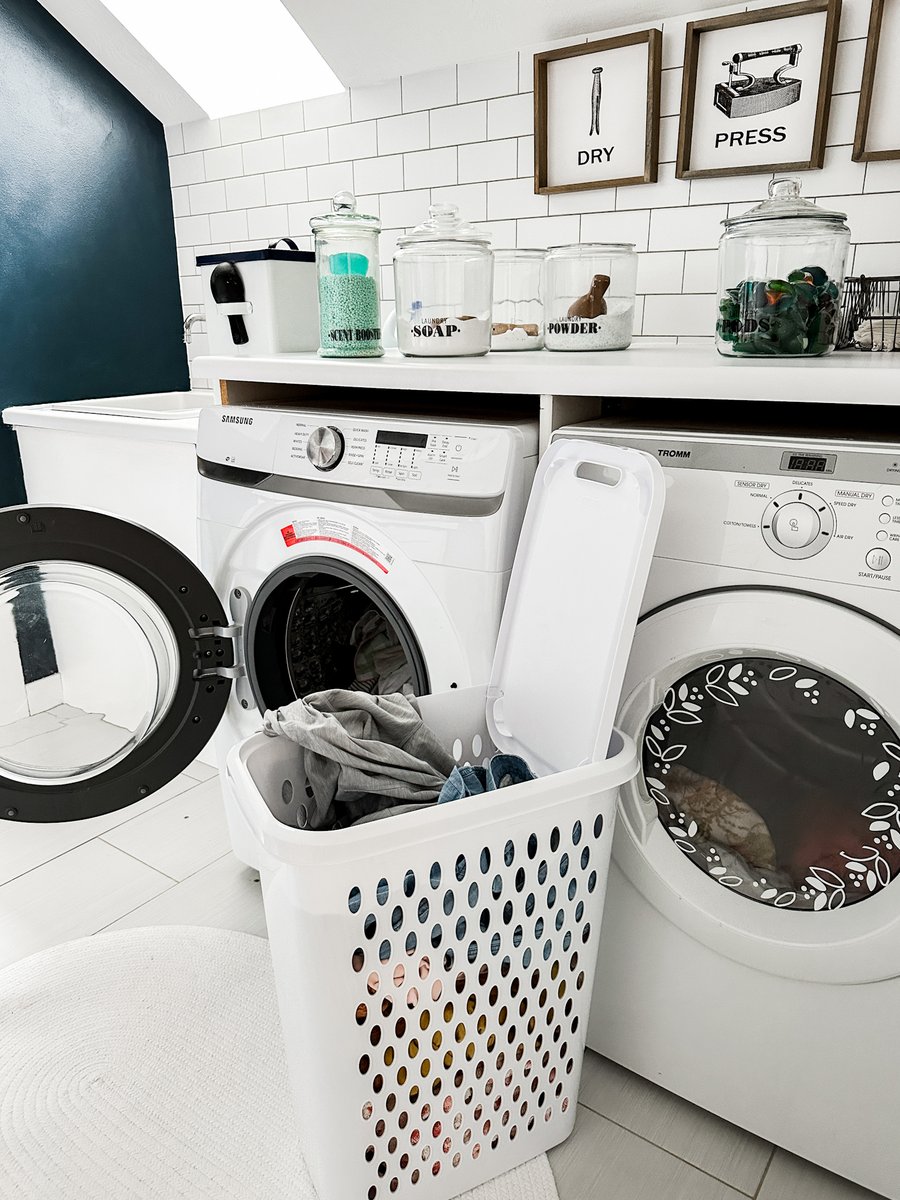 Sterilite_Corp's tweet photo. Housework can be a chore, but finishing your laundry and kitchen cleaning tasks can give you a sense of accomplishment! 💪 🧺 🧼
#sterilite #sterilitenation #laundryorganization #kitchenorganization #lessmess #organized #springcleaning https://t.co/cQ0AWscmAS