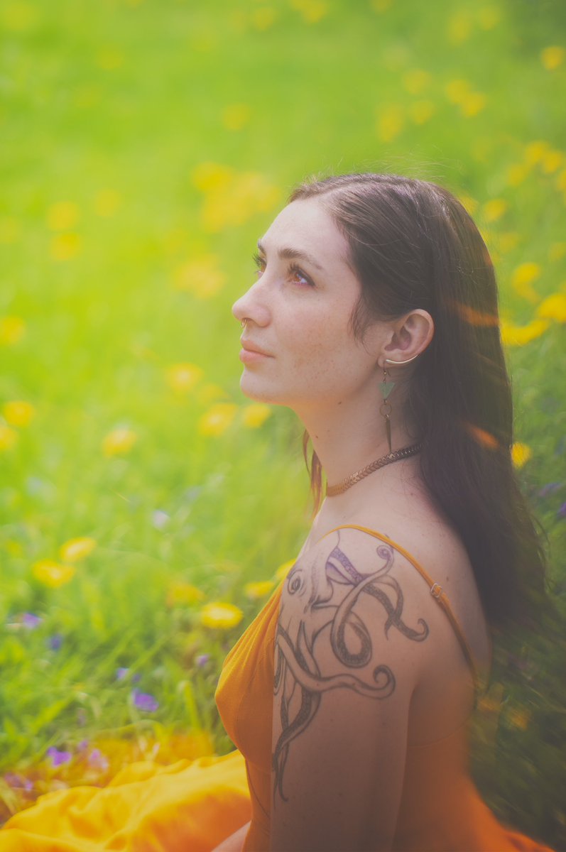 samlydya's tweet photo. Summer’s here in Canada, here’s some portraits for you https://t.co/sE9HvauSel