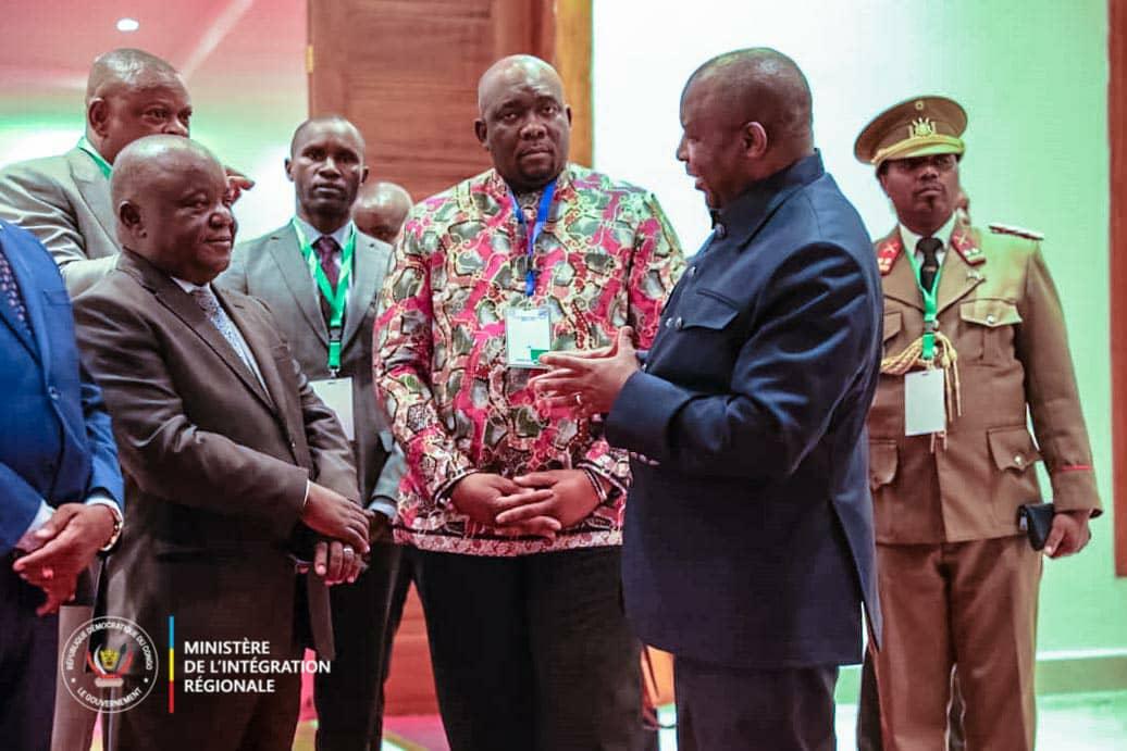 INSTANTnewsCD's tweet image. Fin du sommet #EAC à #Bujumbura. Grandes décisions : pré-cantonnement du #M23 à Rumangabo sous la supervision du facilitateur, de la Force régionale et des @FARDC et
Départ du contingent EAC le 8 sept 2023. Ce départ peut être anticipé au terme d'une évaluation prévue le 15 juin.