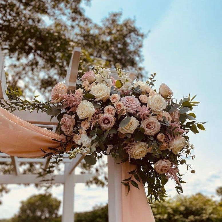 Not to brag too much but #PaintCreekCountryClub is the perfect place to have your wedding! 

PC: Simply Beheld