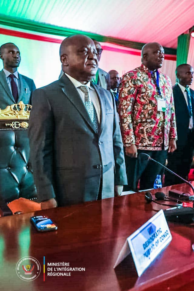 INSTANTnewsCD's tweet image. Fin du sommet #EAC à #Bujumbura. Grandes décisions : pré-cantonnement du #M23 à Rumangabo sous la supervision du facilitateur, de la Force régionale et des @FARDC et
Départ du contingent EAC le 8 sept 2023. Ce départ peut être anticipé au terme d'une évaluation prévue le 15 juin.