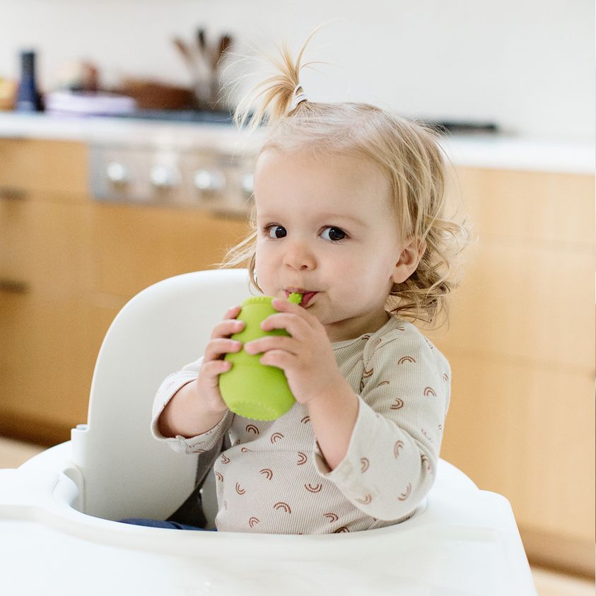 ezpzfun's tweet photo. Choosing a cup for your #baby or #toddler can be tricky. And most families aren’t aware that their choice can affect their child’s oral motor development. On our blog, @MsDawnSLP highlights developmental tips to consider when choosing a cup.
https://t.co/I5Vy10mrMJ #ezpzfun https://t.co/MZZRkVOkCB