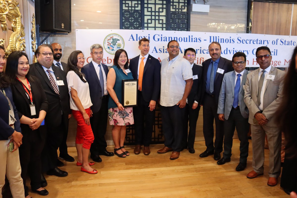 I had a great time celebrating Asian American and Pacific Islander Heritage Month today with such incredible leaders and organizers in our community. It was an honor to present a proclamation recognizing this special month. #AAPIHeritageMonth #ILSOS