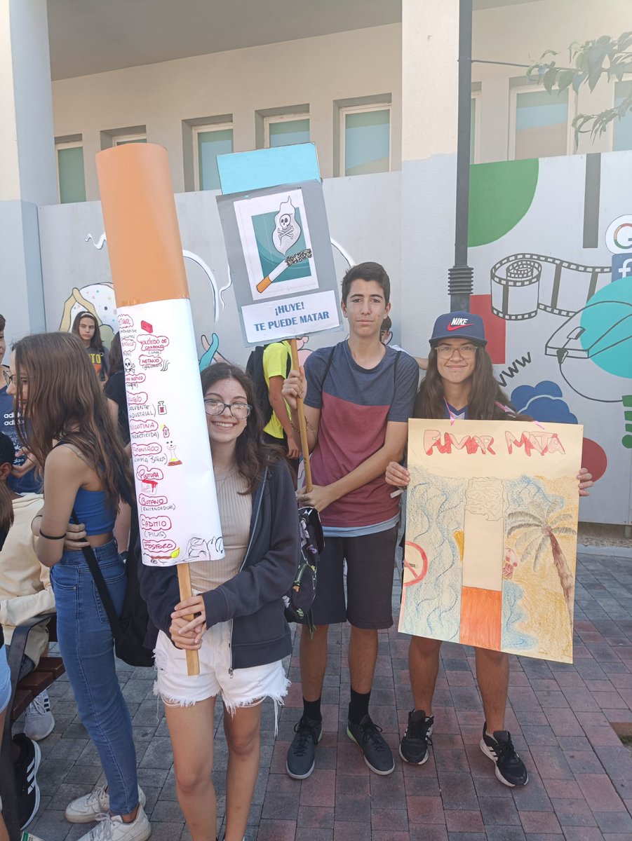 IES Las Lagunas tweet media