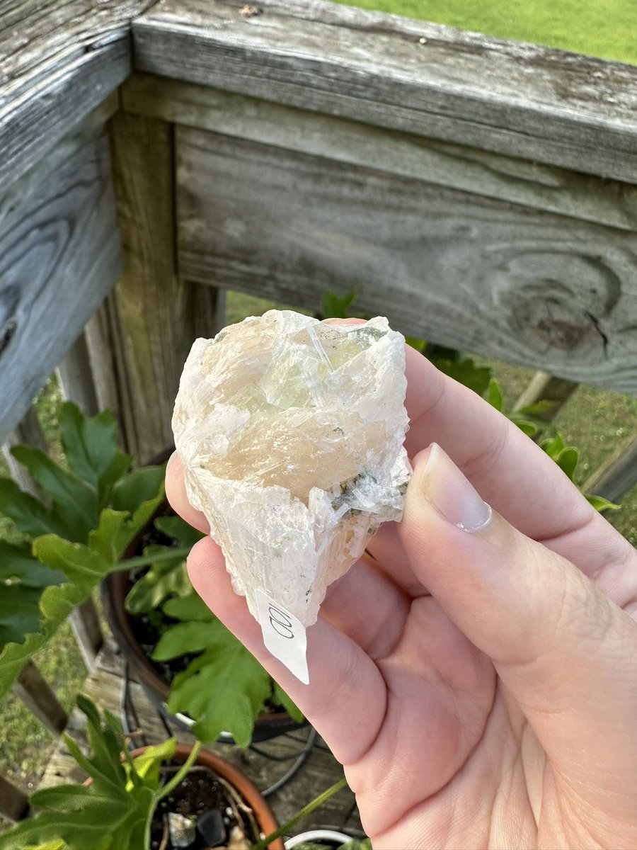 KassiesPlanting's tweet photo. Zeolites from India♥️ 

#crystals✨ #crystalshop #crystals #crystal #zeolite #zeolites https://t.co/GtP0rnTFzB