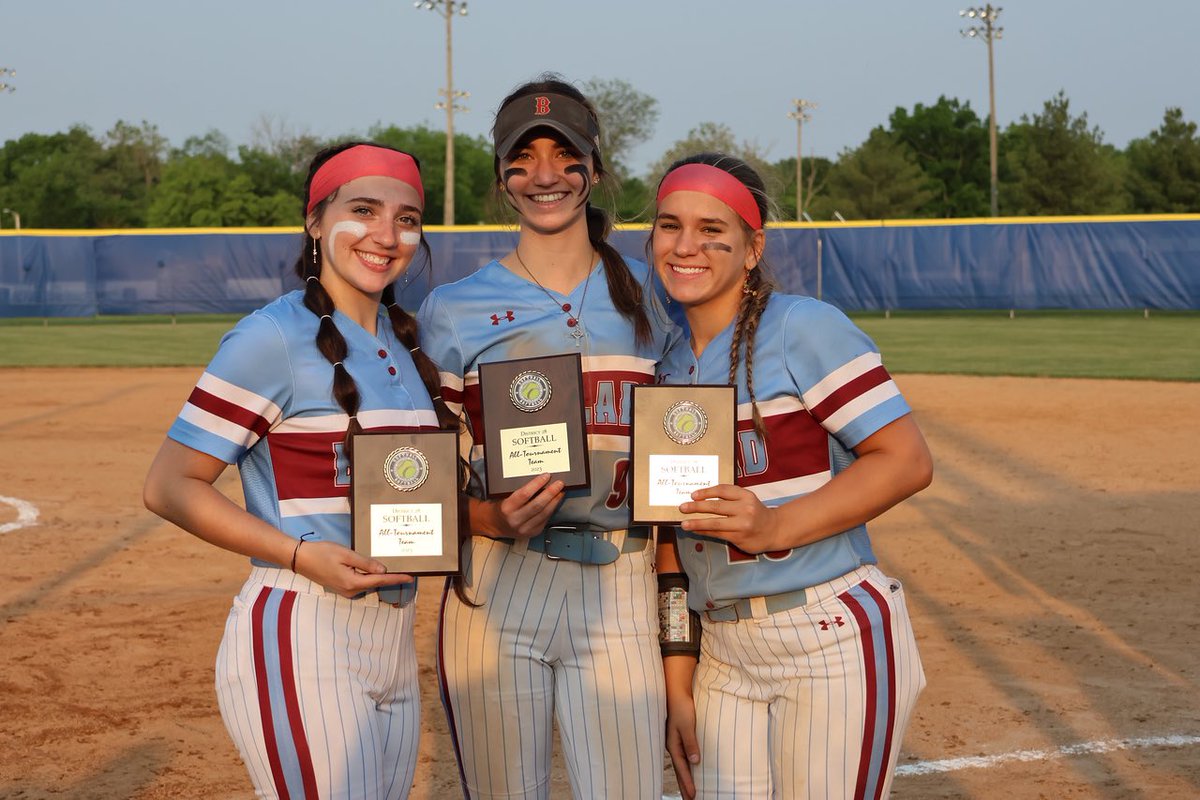 BallardSoftball's tweet photo. 28th District all tournament team. @brookegray2023 @emoryruthd2023 @_MGM20  💪🏼🥎❤️ https://t.co/5j6GXKzH4n