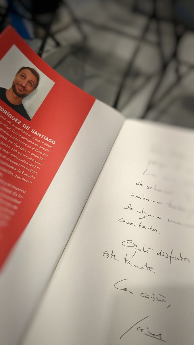 Ir a #laferiadellibro improvisadamente con tiempazo, mola mucho. Encontrarse a <a href="/jaime_rdes/">Jaime Rodríguez de Santiago</a> y que te firme su libro es ya la releche.