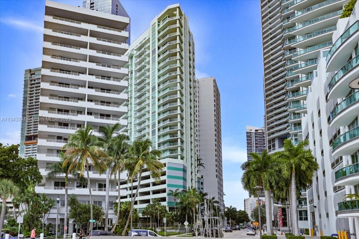 Jalix's tweet photo. Dreaming of a new home? This 2 BED, 2 BATH home might be the one you've been thinking of. #realestate #homesforsale  https://t.co/HRJ72k7LcX https://t.co/c3uQdG1VSU