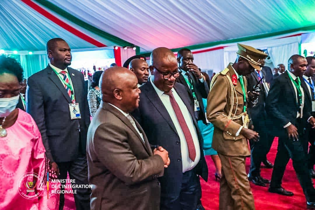 INSTANTnewsCD's tweet image. Fin du sommet #EAC à #Bujumbura. Grandes décisions : pré-cantonnement du #M23 à Rumangabo sous la supervision du facilitateur, de la Force régionale et des @FARDC et
Départ du contingent EAC le 8 sept 2023. Ce départ peut être anticipé au terme d'une évaluation prévue le 15 juin.