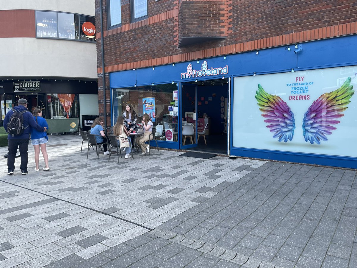 MyFroyoLand Camberley now supports the #Bluelightcard scheme - show your card and get 10% off on ALL Frozen Yogurts, Shakes and Drinks all day long - everyday! Only available in store - not on @deliveroo 

TREAT YOURSELF WELL with 💯 plus flavours of Frozen Yogurt