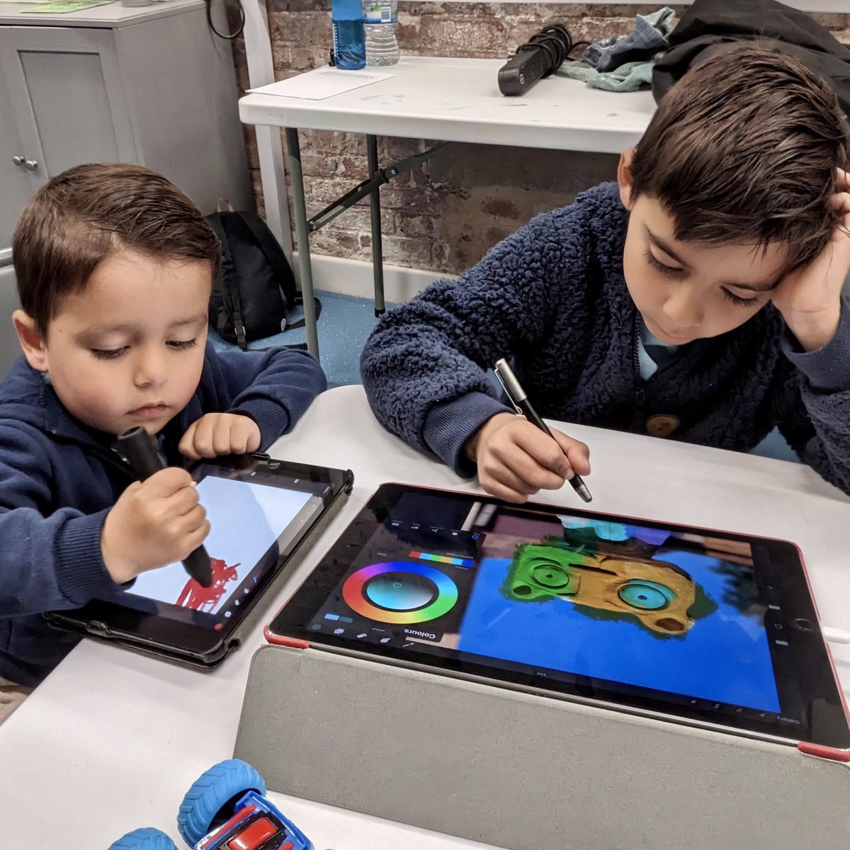 guardiansofbird's tweet photo. Fantastic &amp; focussed digital drawing workshop today @CannonHall1760 @barnsleymuseums working on ideas &amp; colour-ways for guardian sculptures - much fun! @barnsleymht #ipad #digitaldrawing thanks to @mozkhokharceramics and @Y_Roberts for the images https://t.co/IWEVBINejD