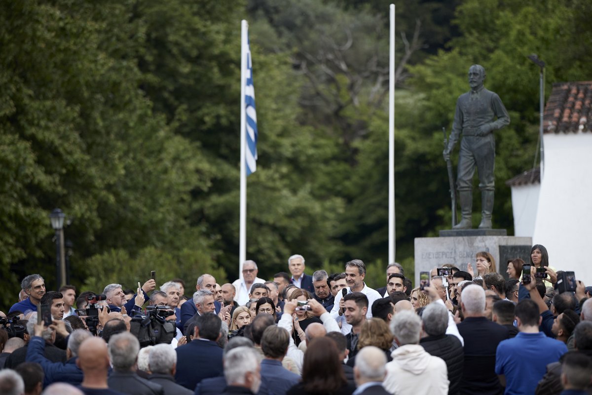 kmitsotakis's tweet photo. Η υποδοχή σας στα Χανιά με συγκινεί κάθε φορά! Σας ευχαριστώ από καρδιάς! Μαζί θα πορευτούμε στον δρόμο της ανάπτυξης, στον δρόμο της ευημερίας και της κοινωνικής συνοχής. Για μία Κρήτη η οποία θα είναι πραγματικά πρωταγωνίστρια! https://t.co/CVsb72v3rg